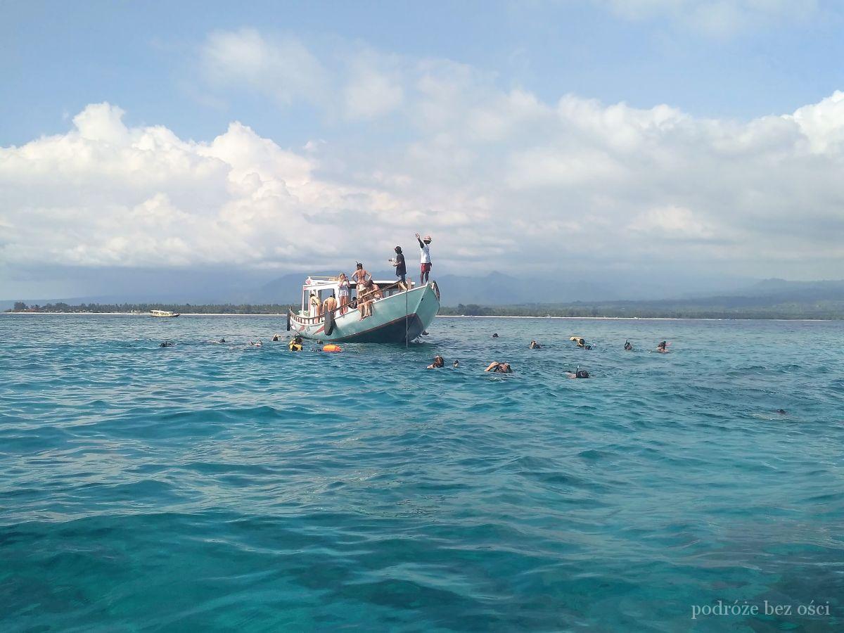 Snorkeling pomiędzy wysepkami Gili. Indonezja