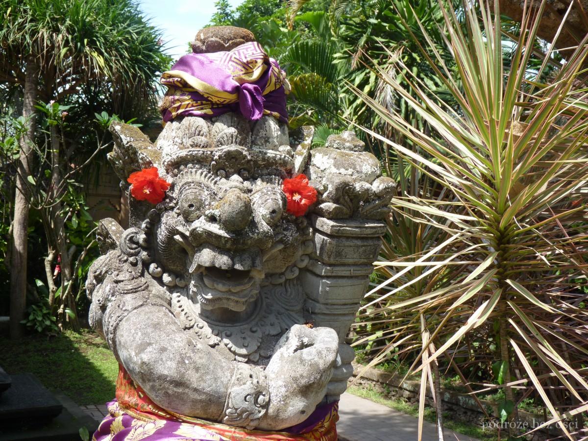 Rzeźba w Pałacu Królewskim Puri Saren Palace, Ubud, Bali