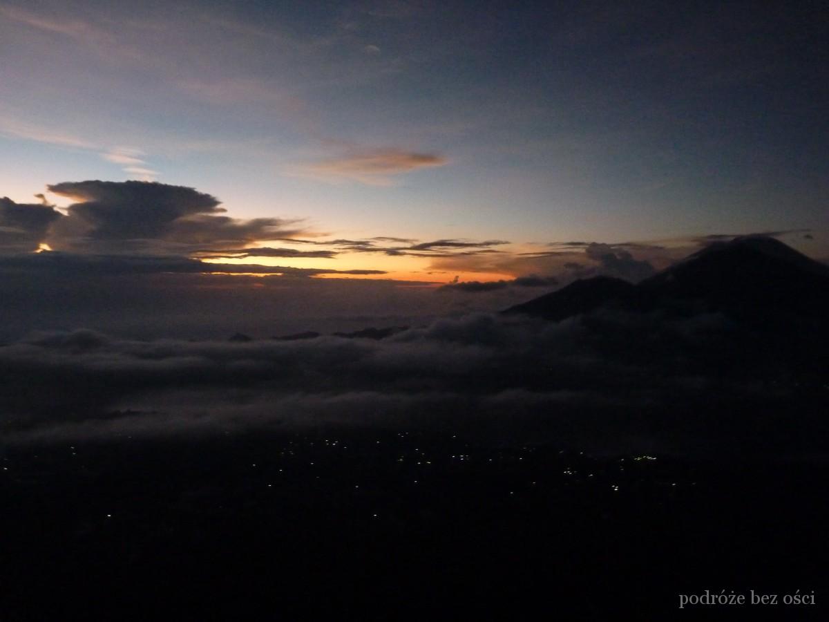 Wschód słońca z wulkanu Agung