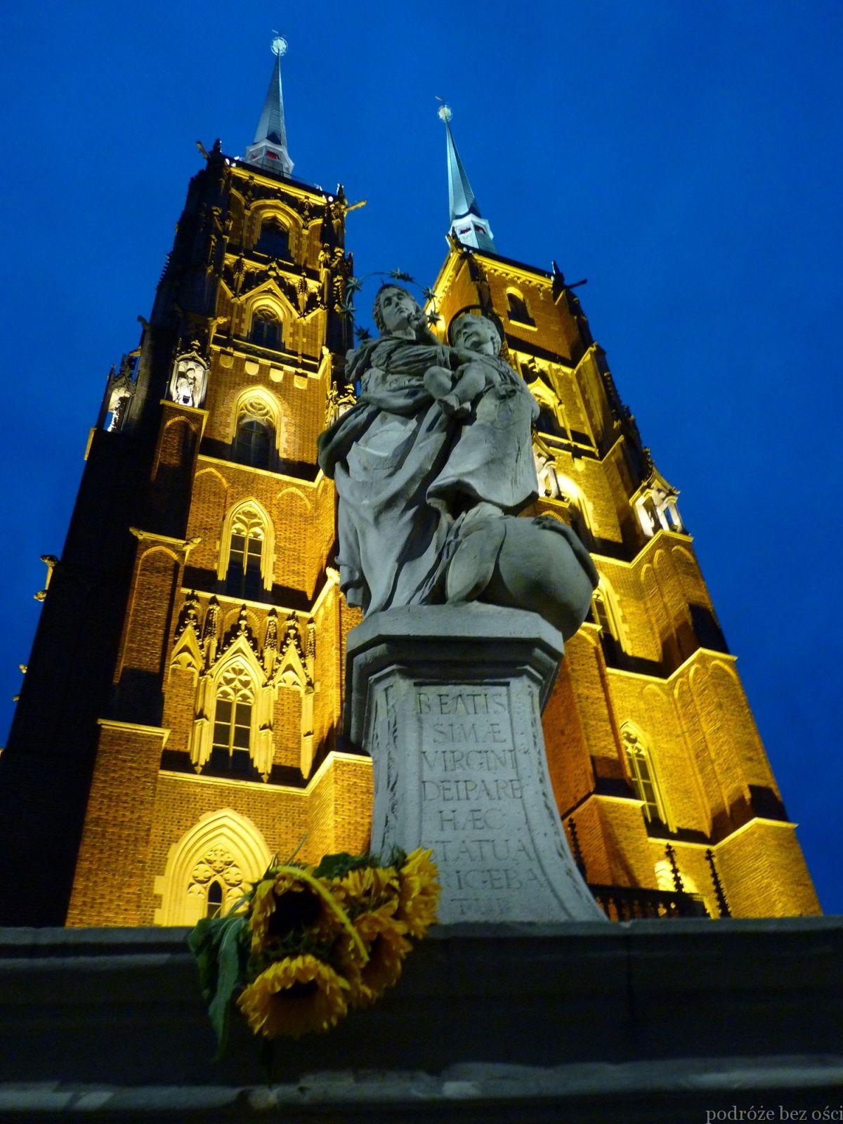 Posąg Maryi z Dzieciątkiem na tle Katedry, Wrocław