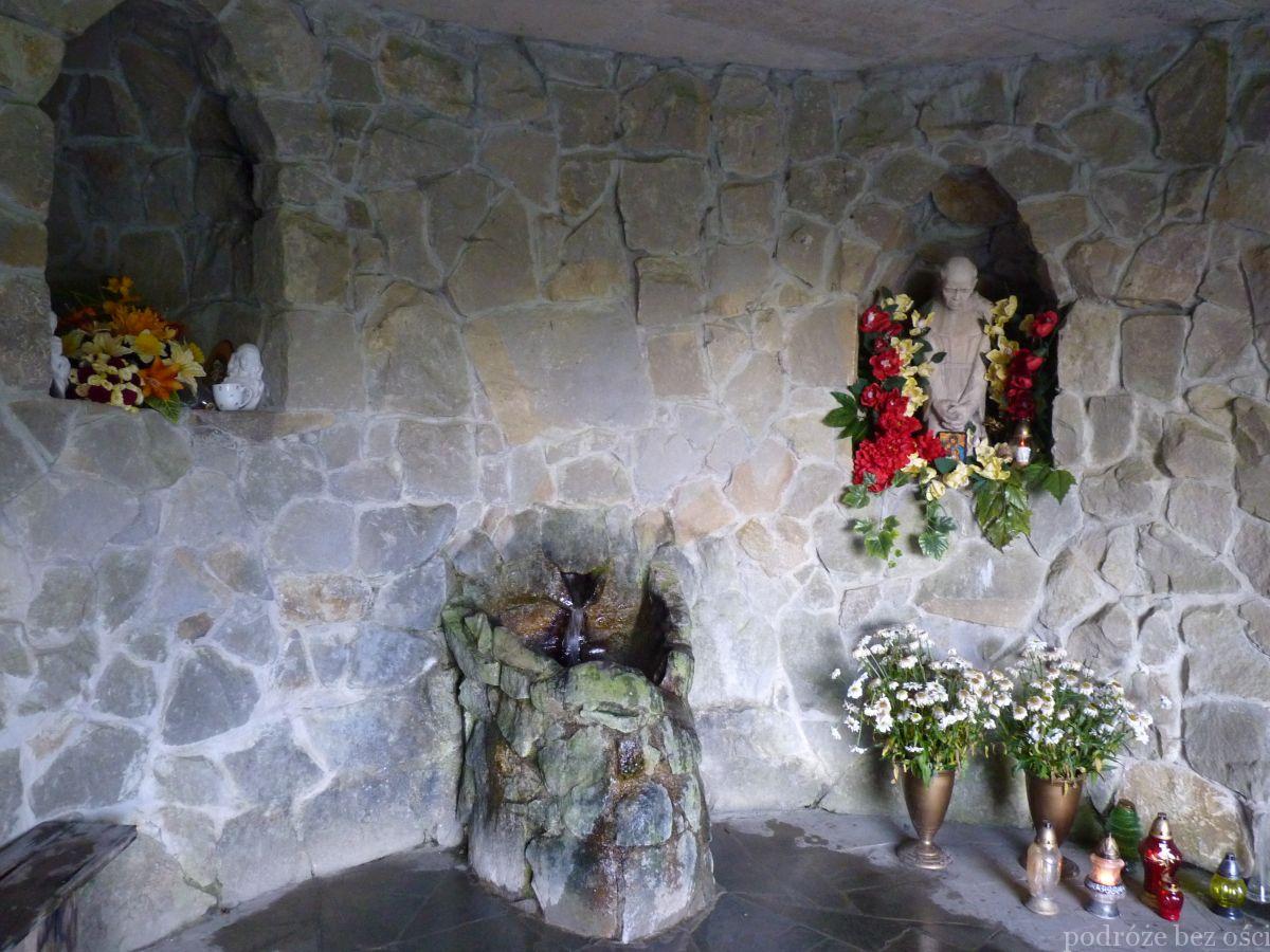 Źródełko z cudowną wodą, pod pustelnią św. Jana z Dukli, Trzciana. Beskid Niski