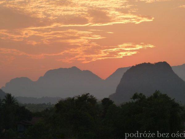Zachód słońca widziany z Vang Vieng