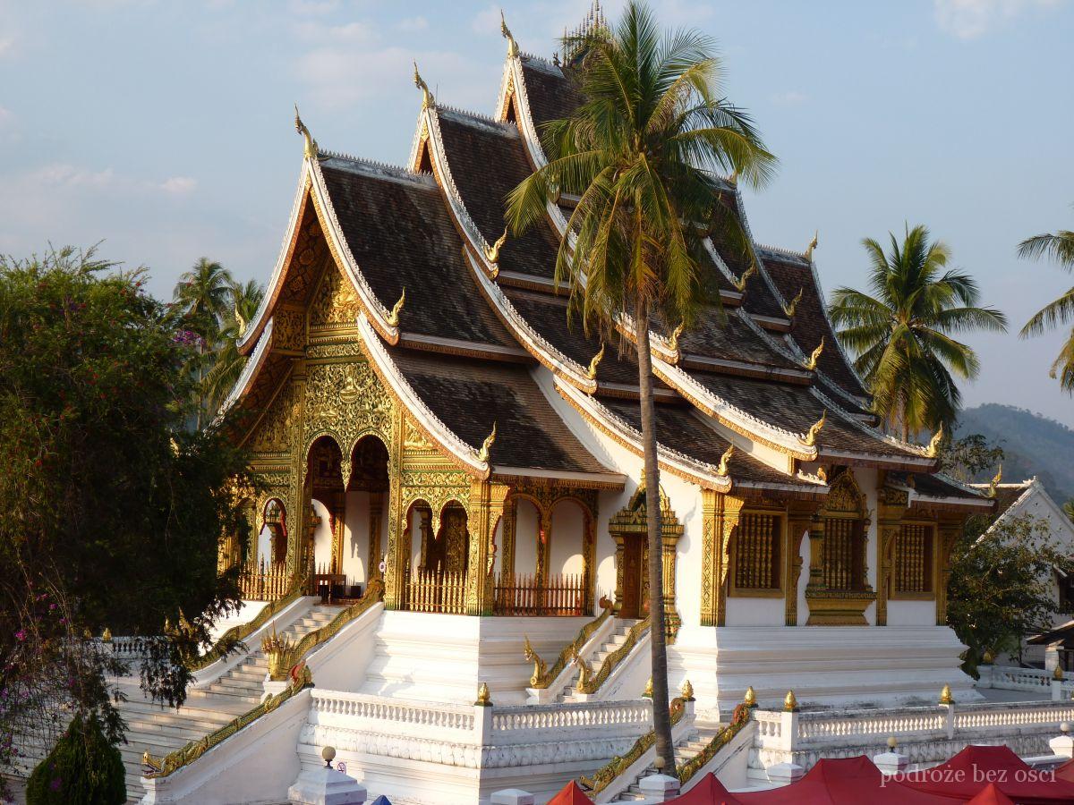Piękna świątynia Wat Ho Pha Bang
