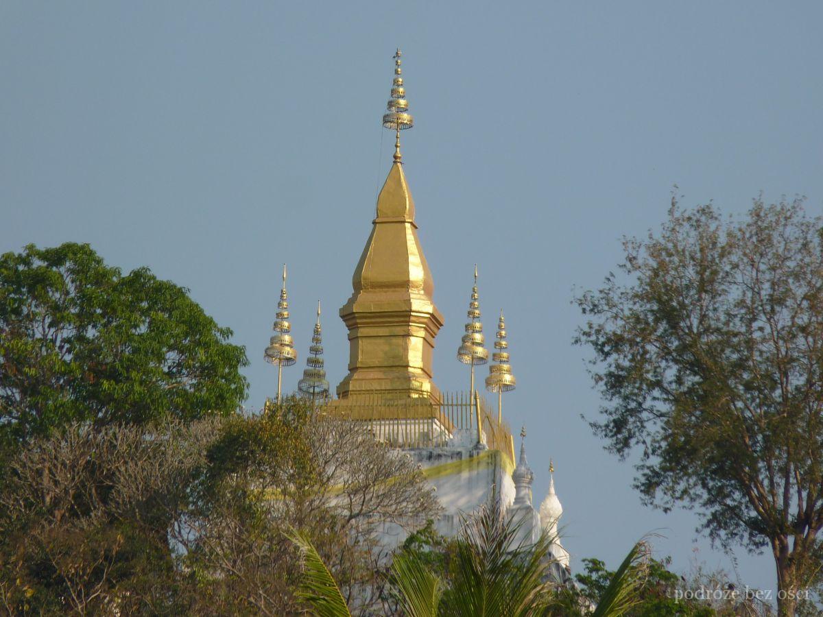 Złota stupa świątyni Wat Chomsi