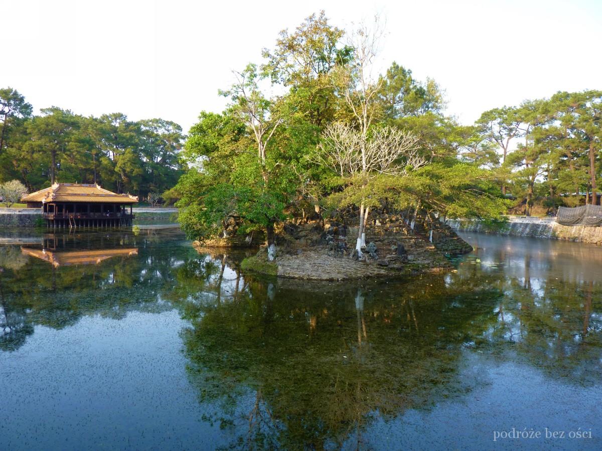 Luu Khiem Lake