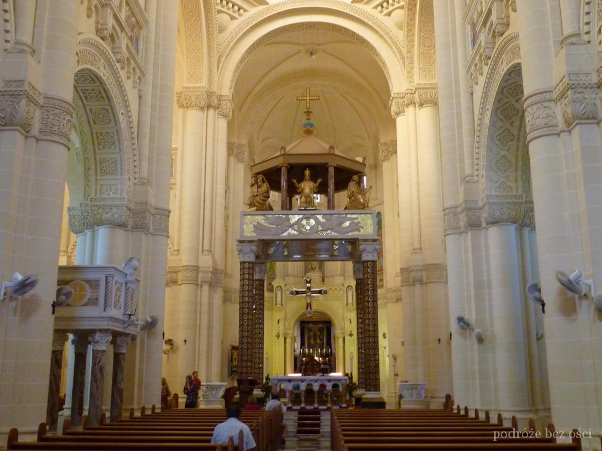 Sanktuarium, bazylika Najświętszej Marii Panny z Ta' Pinu w Għarb, Gharb, wyspa Gozo, Malta island (2) Għawdex