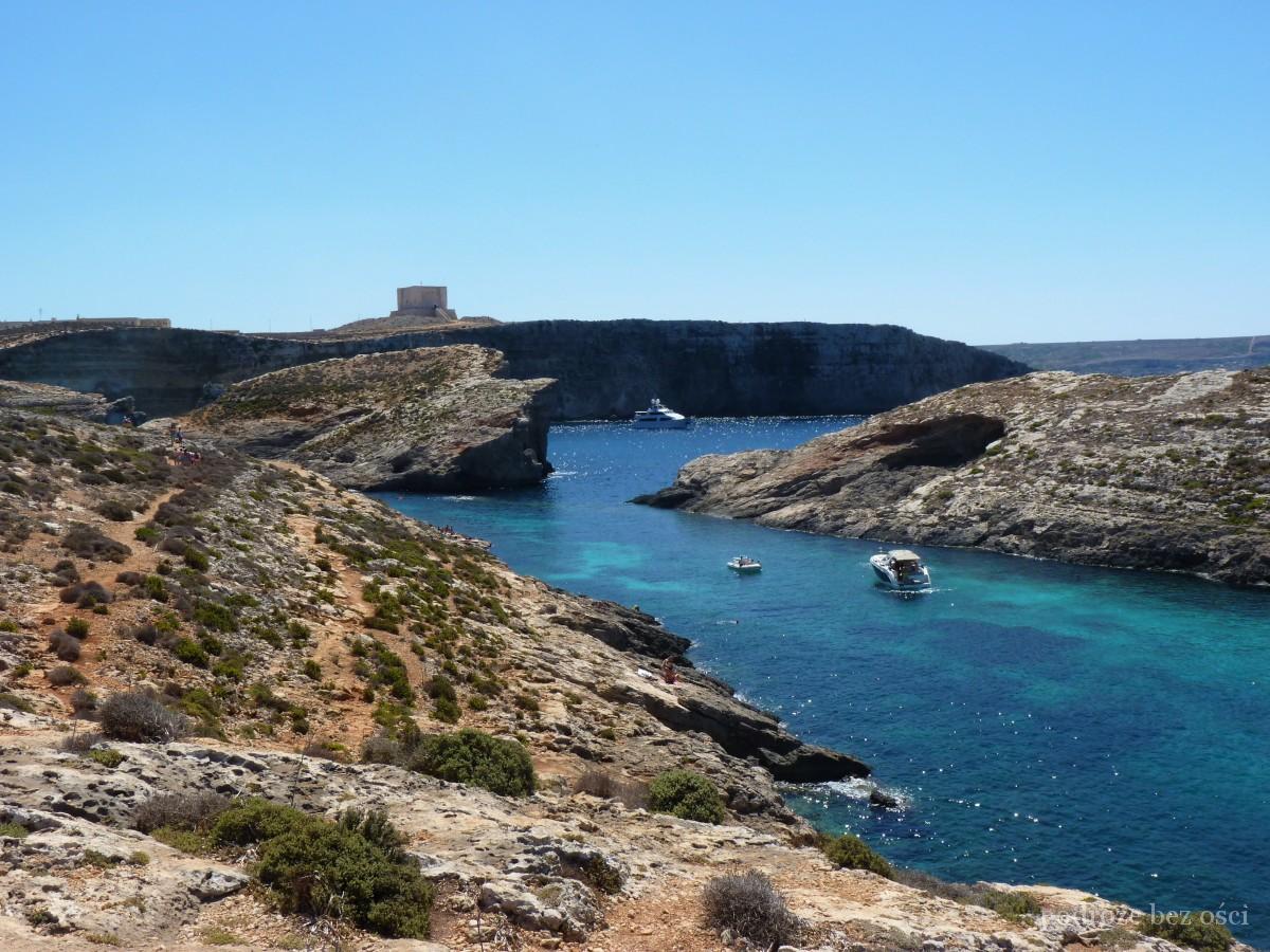 crystal lagoon wieża Świętej marii saint maria tower Wyspa Comino Kemonna Island Malta atrakcje Torri ta' Santa Marija (2)