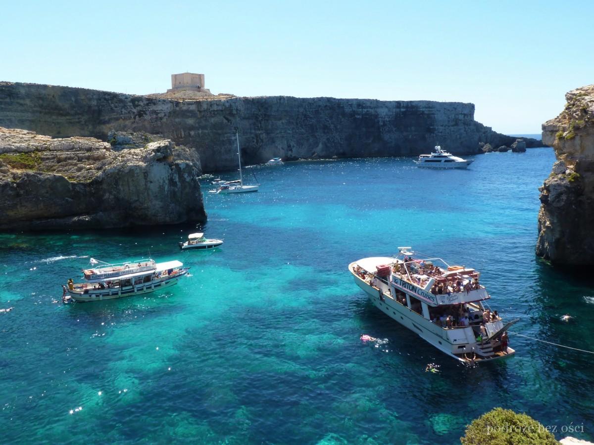 crystal lagoon wieża Świętej marii saint maria tower Wyspa Comino Kemonna Island Malta atrakcje Torri ta' Santa Marija (2)