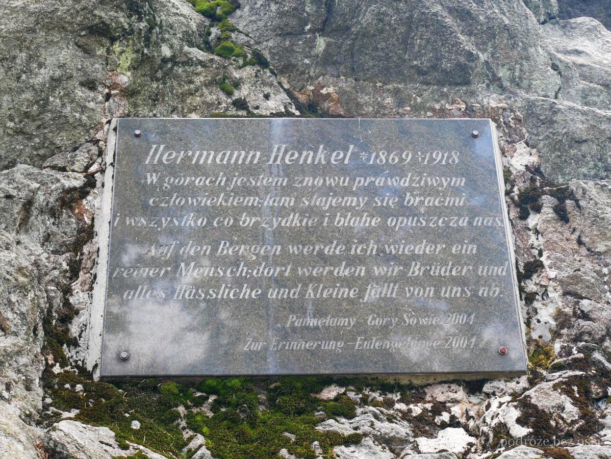 niedzwiedzia skala cytat Herman Henkel W górach jestem znowu prawdziwym człowiekiem; tam stajemy się braćmi i wszystko co brzydkie i błahe opuszcza nas gory sowie (2)