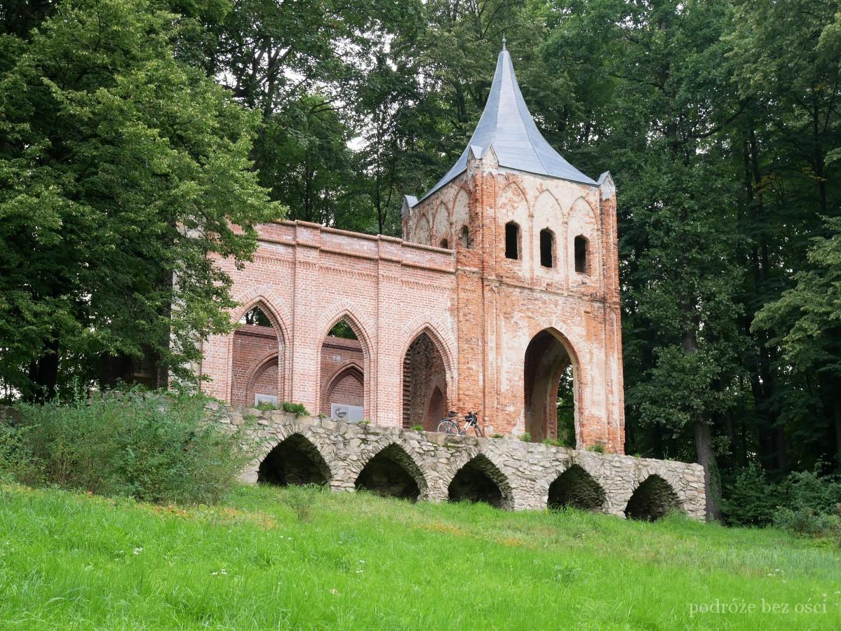  Opactwo, mauzoleum rodu von Redenów. Park Krajobrazowy w Bukowcu