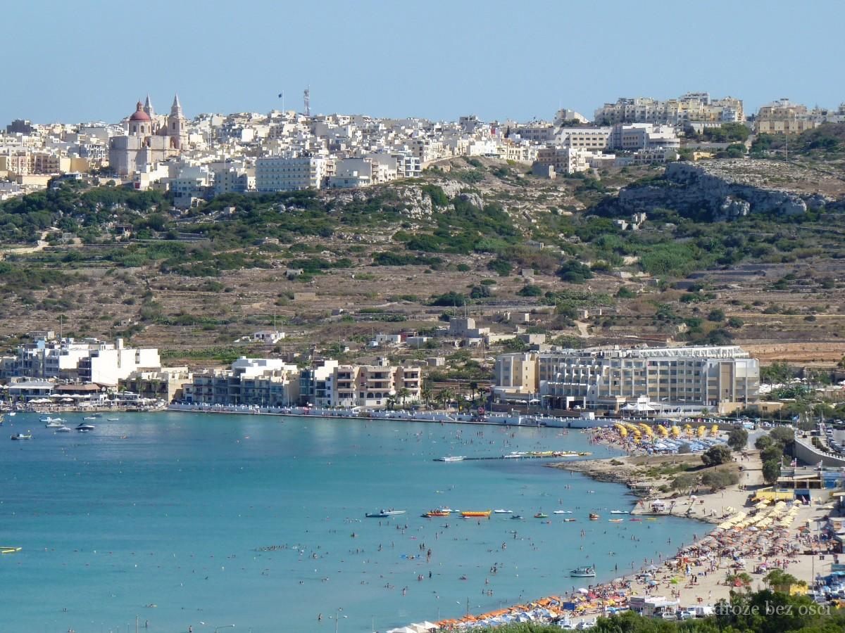 Piaszczysta plaża Mellieha Bay, Ghadira Bay, Malta