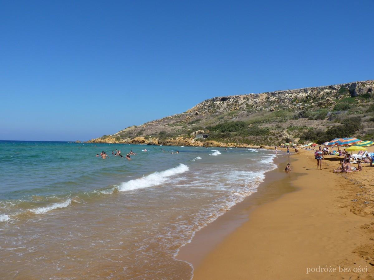 Ramla Bay, Wyspa Gozo, Malta. Najpiękniejsza piaszczysta plaża na Wyspie Gozo.