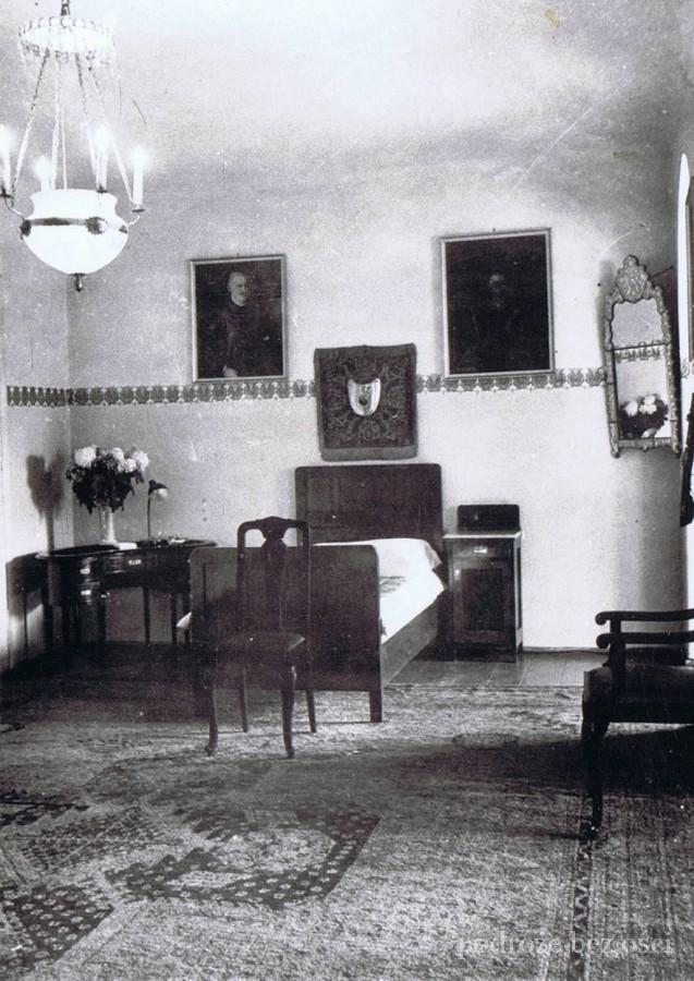 moszczanica dwor pokoj goscinny na I piętrze sypialnia marszalka jozefa pilsudskiego dwor w moszczanicy