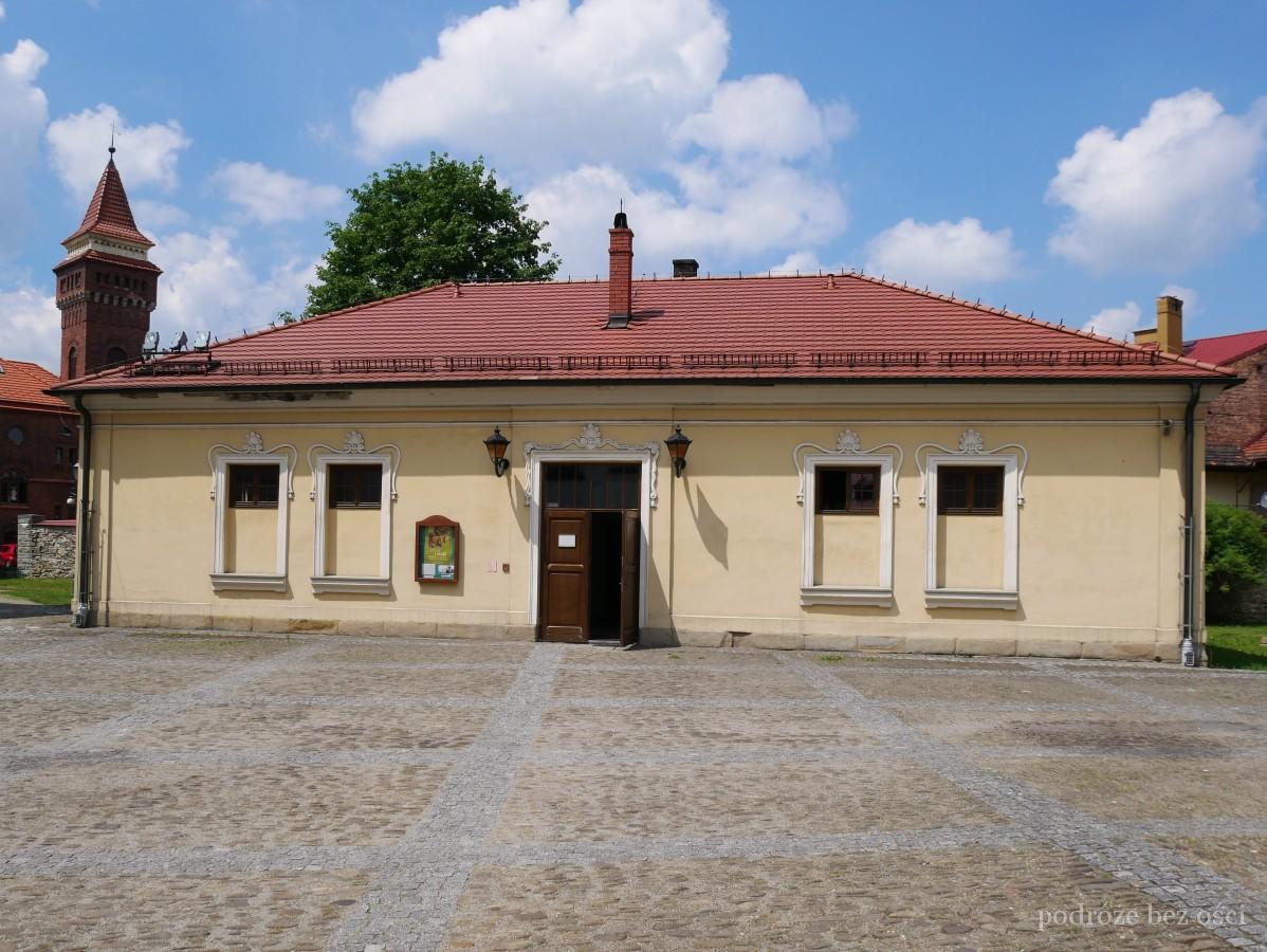 Budynek dawnej stajni. Muzeum Miejskie w Żywcu. Stary Zamek (Komorowskich). 