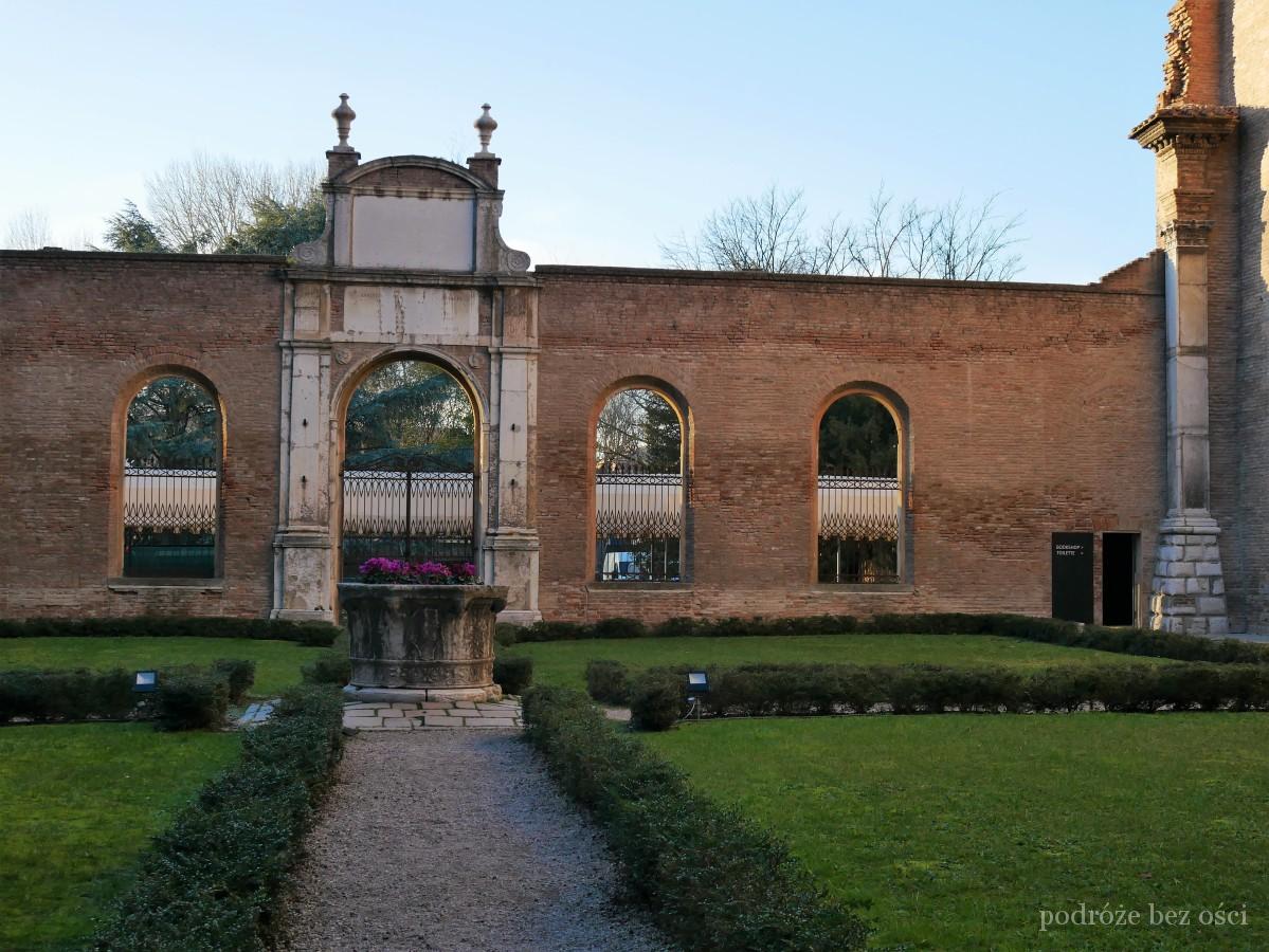 Dziedziniec, Pałac Diamentowy (Palazzo dei Diamanti), Ferrara, Włochy