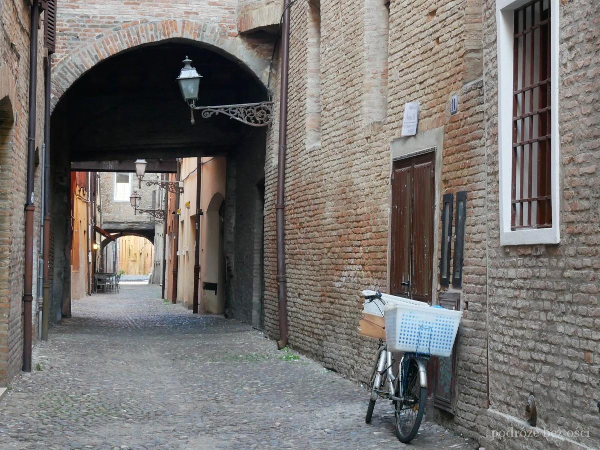 Średniowieczna dzielnica (Via delle Volte), Ferrara, Włochy