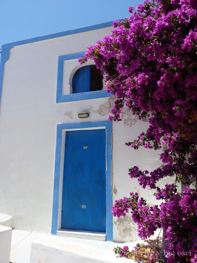 wyspa thirasia island santorini grecja najwieksze atrakcje ktore warto zobaczyc zwiedzic ciekawe miejsca zabytki wakacje przewodnik top 10