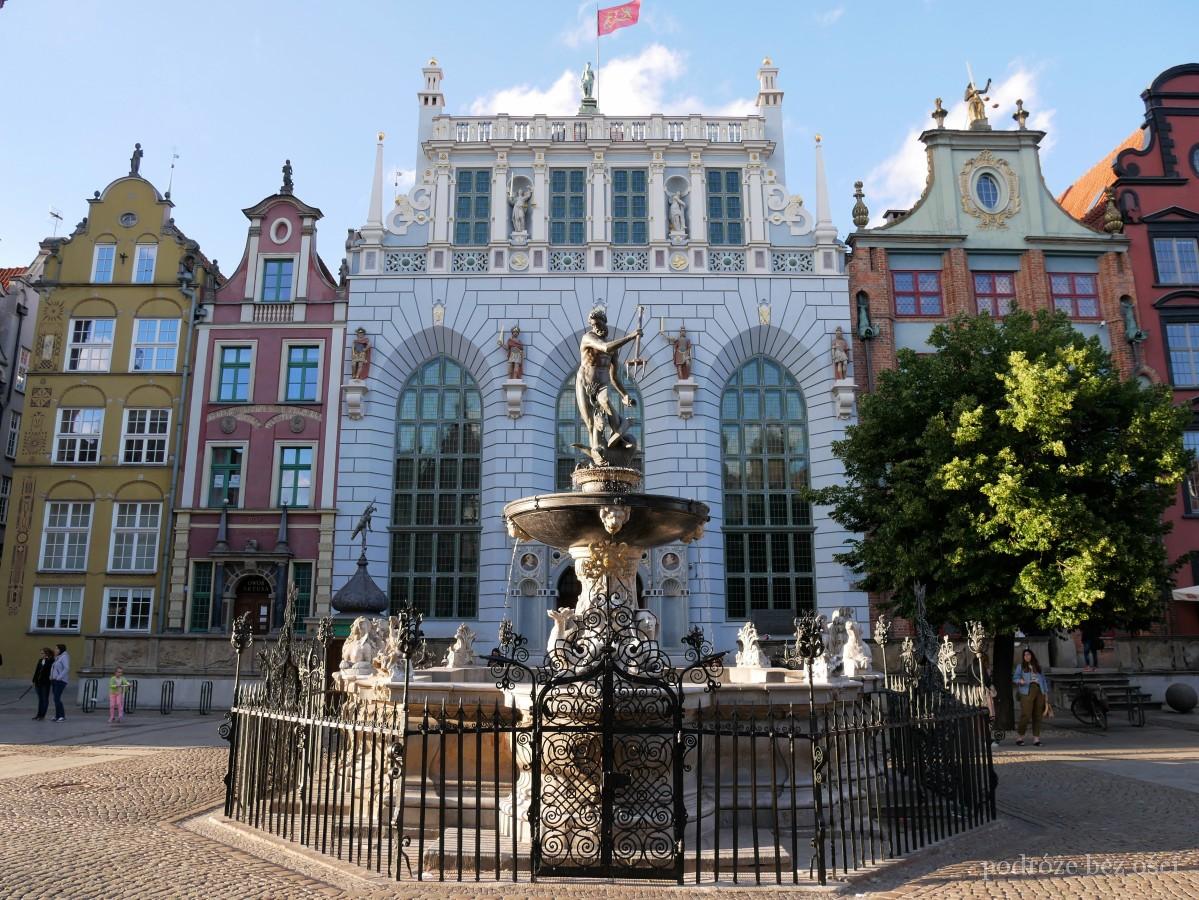 fontanna neptuna gdansk co warto zobaczyc zwiedzic najciekawsze atrakcje w gdansku zabytki ciekawe miejsca darmowe trojmiasto pomorskie na weekend przewodnik 15 w dzien dwa dni