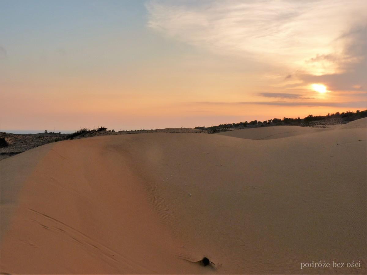 mui ne czerwone wydmy red sand dunes atrakcje co warto zobaczyc wietnam phan thiet viet nam