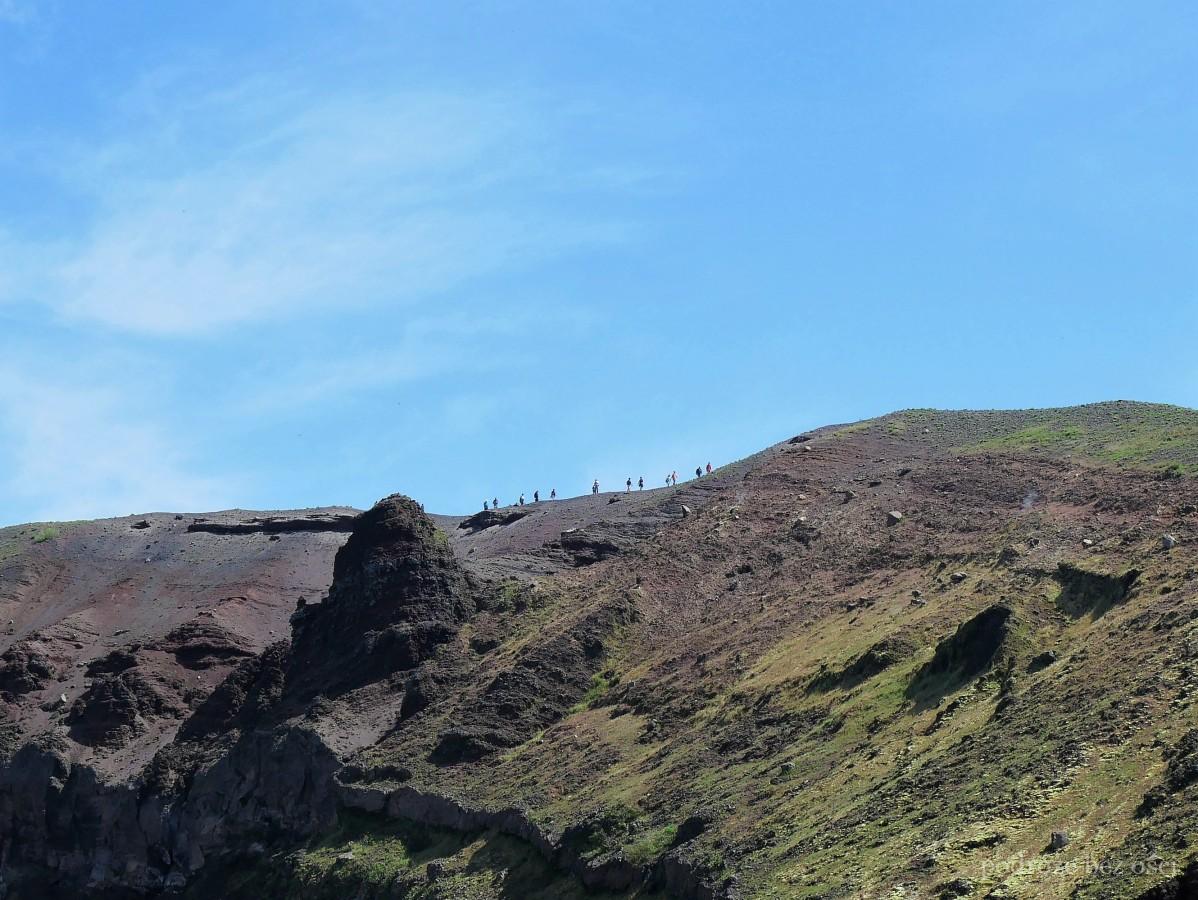 wezuwiusz wulkan krater wejscie szlak zwiedzanie wycieczka vesuvio wlochy