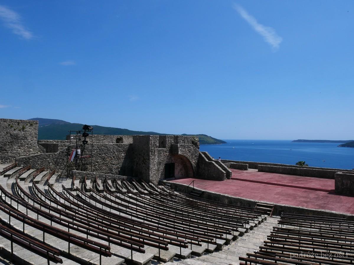 kanli kula forte di terra amfiteatr fort twierdza herceg novi atrakcje co warto zwiedzic zobaczyc zrobic czarnogora crna gora 