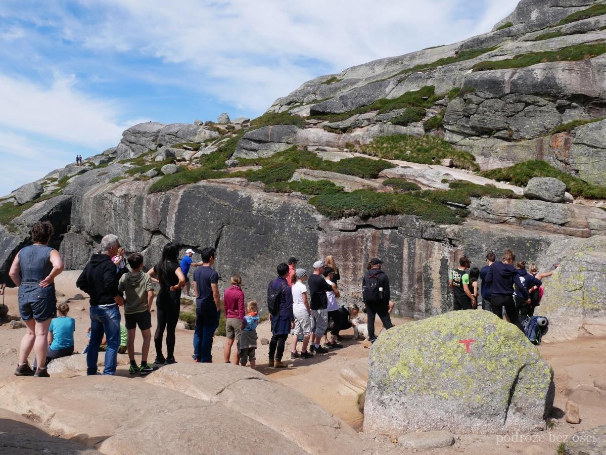 kjeragbolten słynny skala kamien glaz norwegia norway hike kjerag bolten 