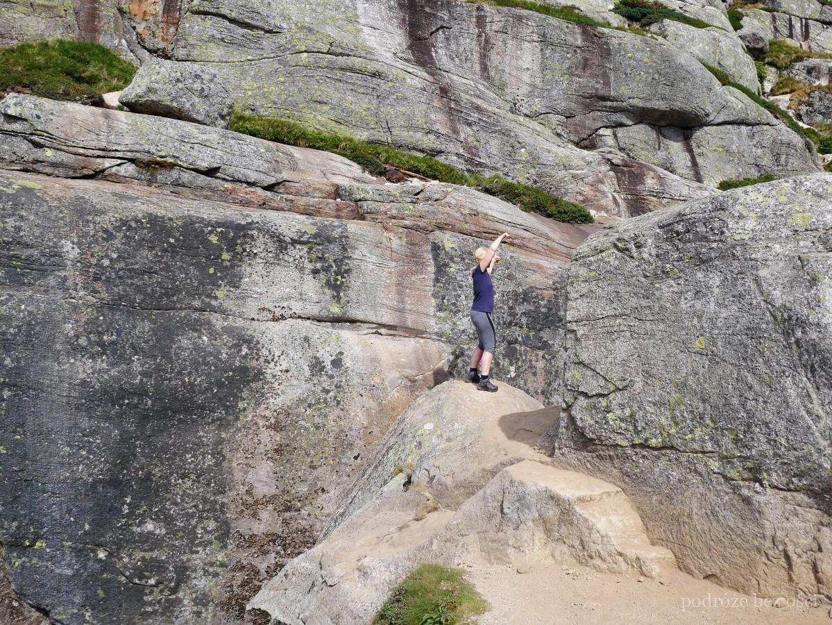 kjeragbolten słynny skala kamien glaz norwegia norway hike kjerag bolten 