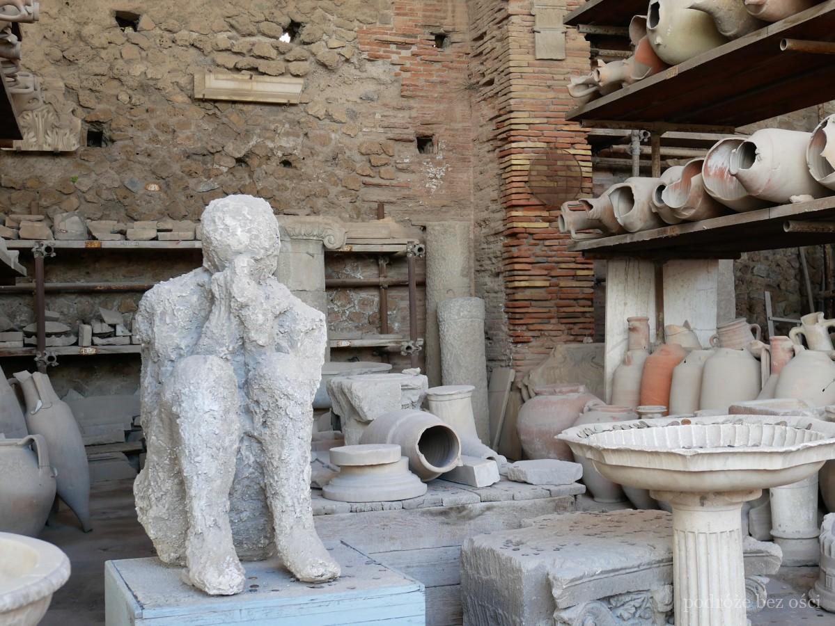 gipsowy odlew czlowieka forum foro civile de pompei pompeje zwiedzanie atrakcje co warto zobaczyc wlochy pompeii 