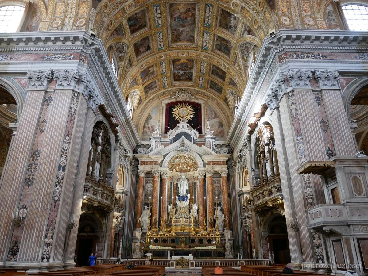 gesu nuovo trinita maggiore kosciol neapol atrakcje zwiedzanie co warto zobaczyc przewodnik na weekend wlochy napoli naples