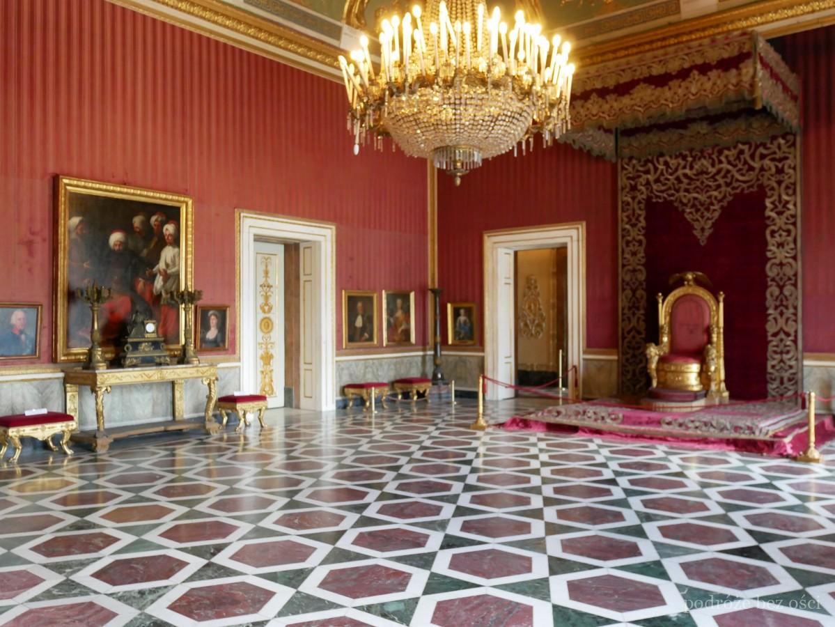 palazzo reale di napoli palac krolewski neapol atrakcje zwiedzanie co warto zobaczyc przewodnik na weekend wlochy 