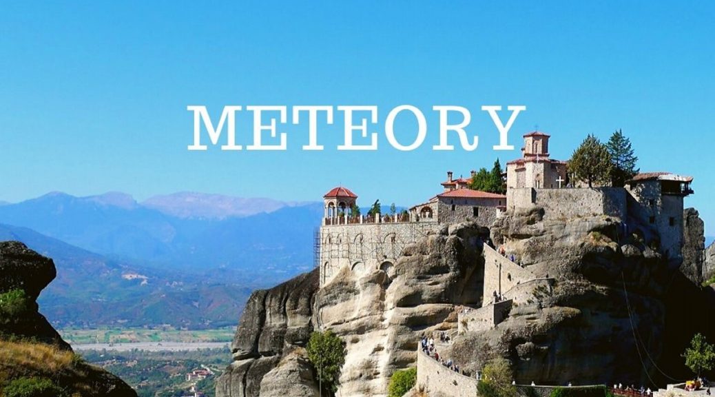 Meteory to masywy skalne w środkowej Grecji z wiszącymi na szczytach klasztorami (monastyrami). Historia, zwiedzanie, ceny biletów, godziny otwarcia, porady