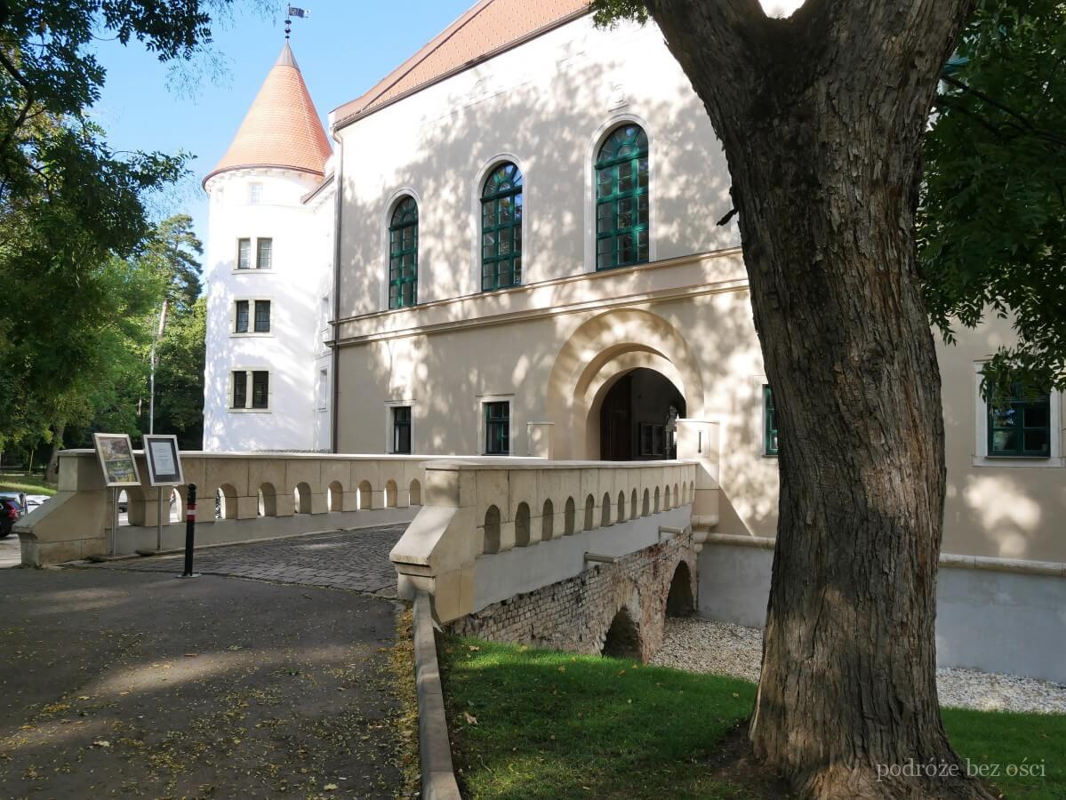 zamek simak hrad pezinok slowacja slovakia