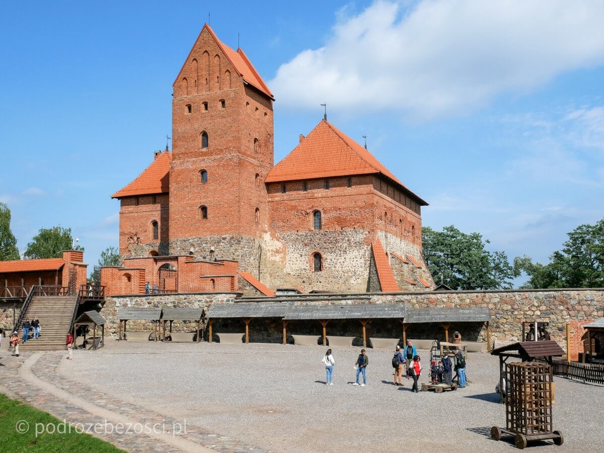 zamek na wyspie w trokach trakų salos pilis troki trakai litwa atrakcje zwiedzanie co warto zobaczyc zwiedzic muzeum historyczne ceny biletow godziny otwarcia
