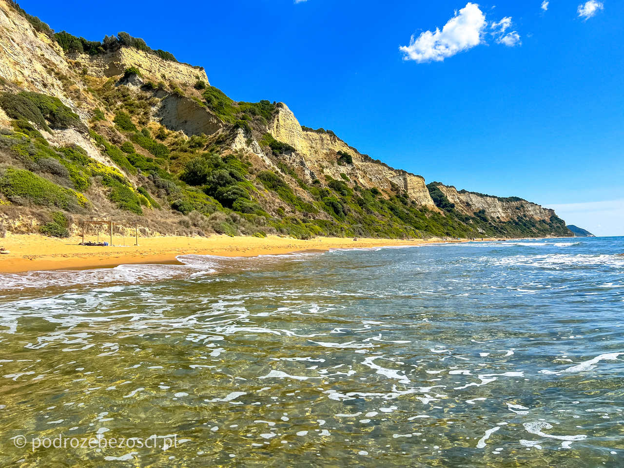 gardenos beach najpiekniejsze-plaze-na-korfu-grecja-plaza-piaszczysta-gdzie-warto-plazowac-jak-wygladaja-plaze-na-korfu-mapa-top-10-beaches-corfu-greece