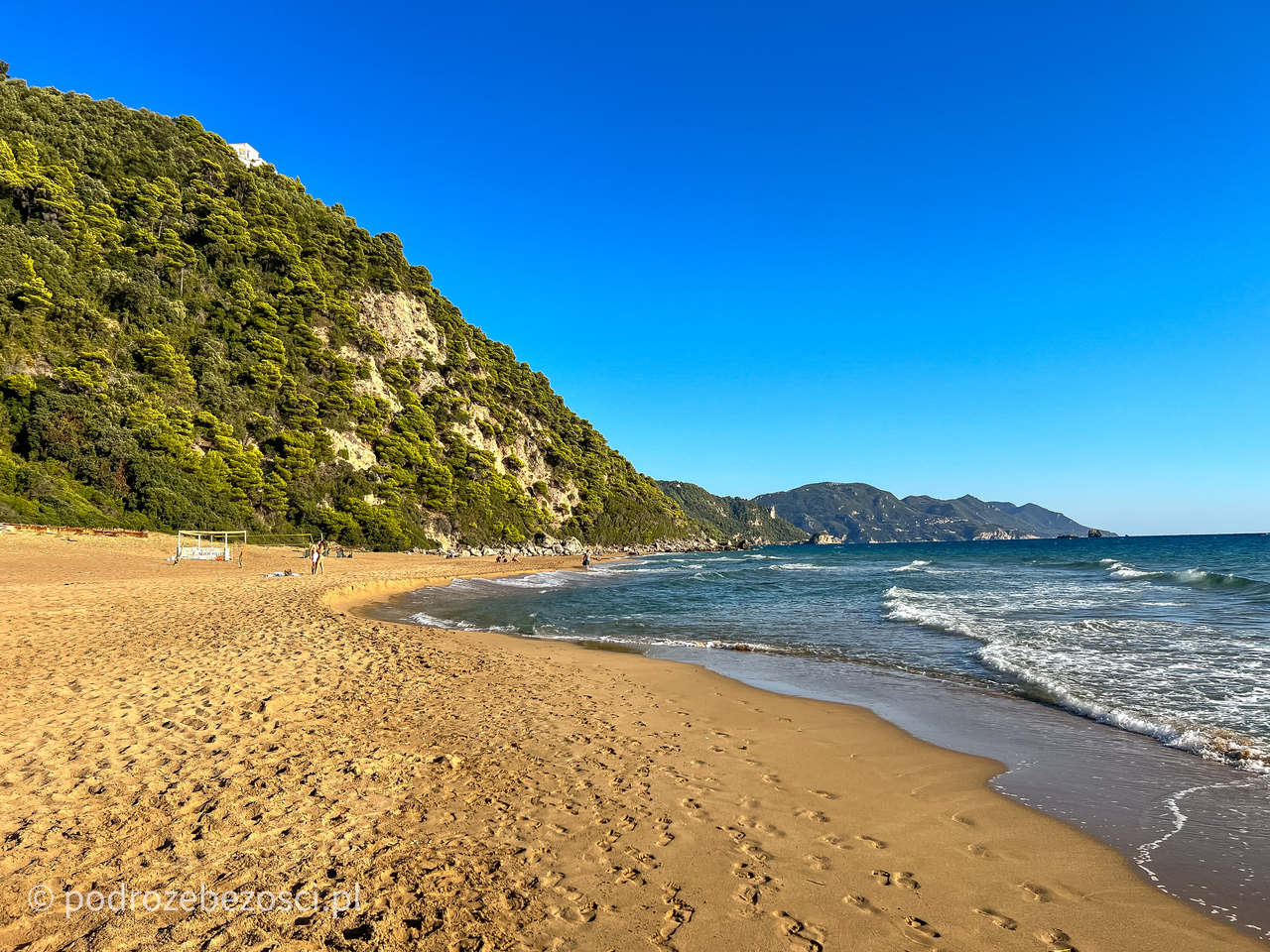 glyfada beach najpiekniejsze-plaze-na-korfu-grecja-plaza-piaszczysta-gdzie-warto-plazowac-jak-wygladaja-plaze-na-korfu-mapa-top-10-beaches-corfu-greece