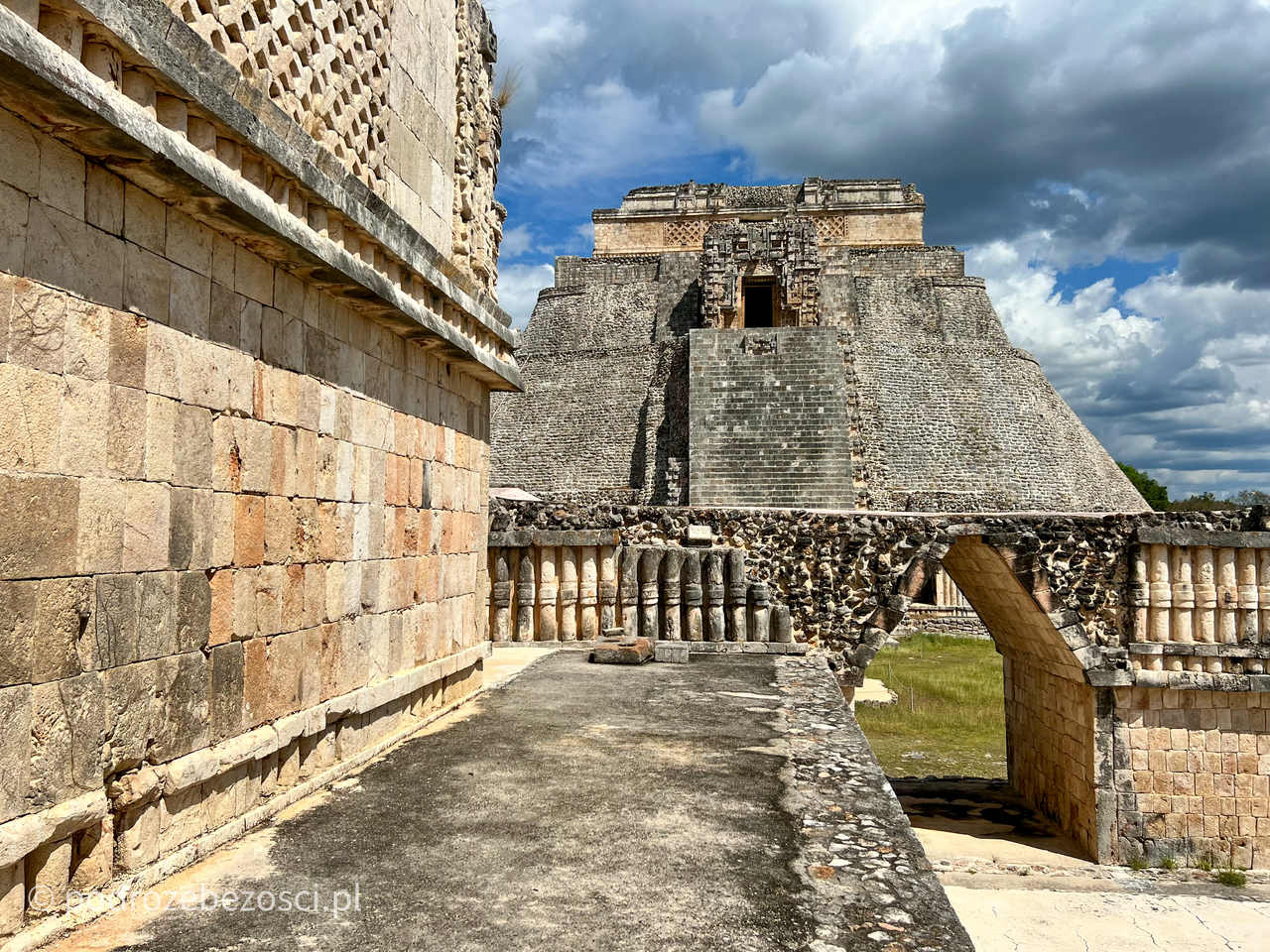 uxmal piramida czarownika maga wrozbity miasto majow jukatan meksyk zwiedzanie czy warto jak dojechac bilety atrakcje 