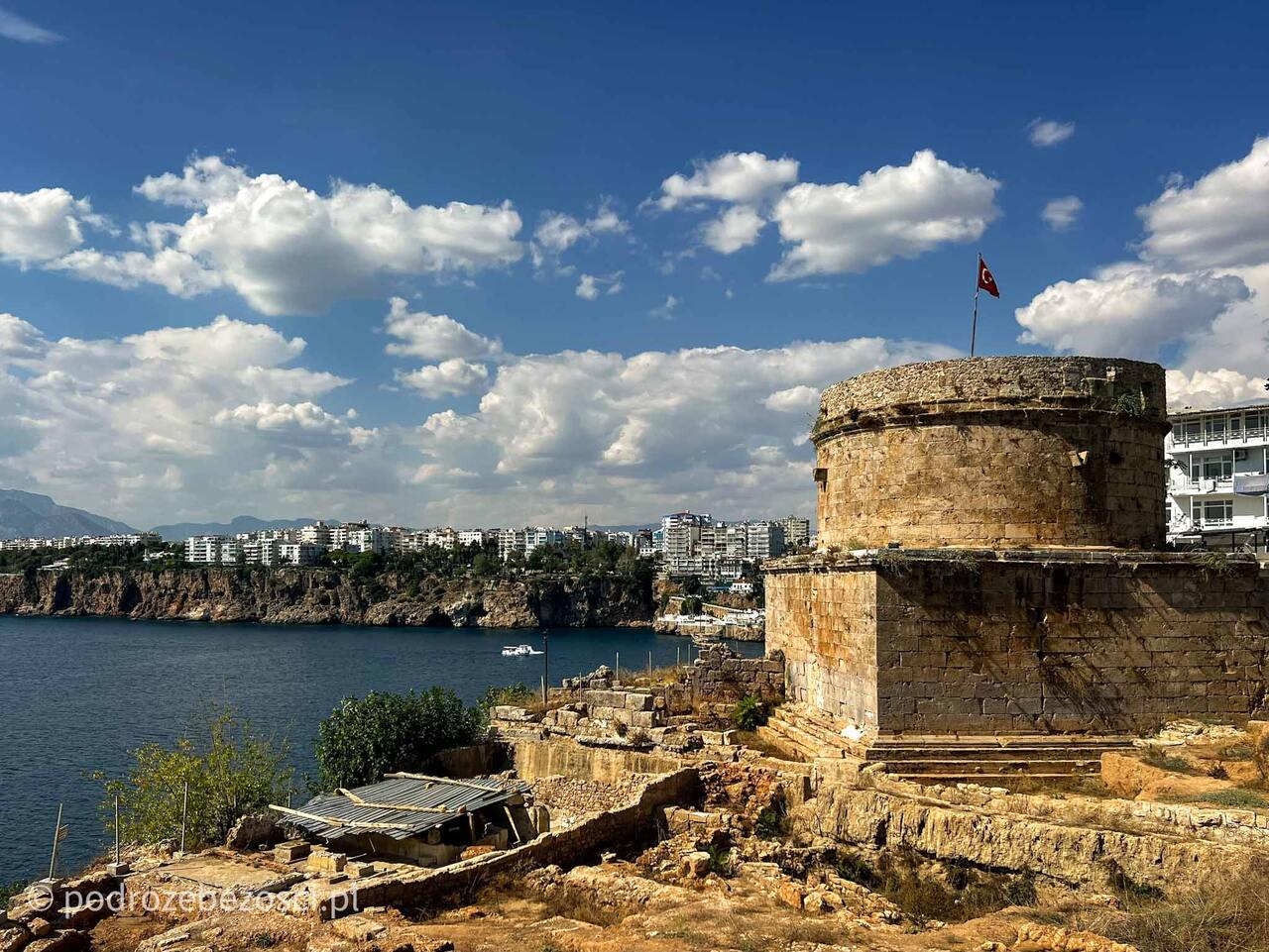 wieza hidirlik antalya atrakcje co warto zobaczyc zwiedzic w antalyi turcja przewodnik wakacje 