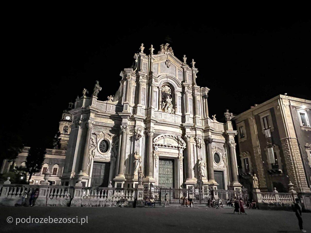 katania bazylika katedra atrakcje co warto zobaczyc zwiedzic w katanii sycylia wlochy przewodnik zabytki zwiedzanie mapa noclegi pogoda catania