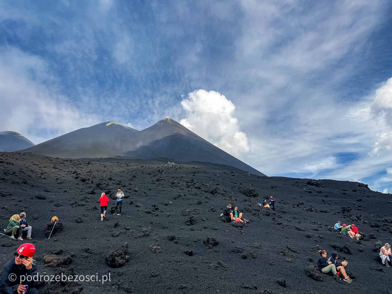 etna wulkan zwiedzanie jak wejsc na wlasna reke trekking bezpieczeństwo sycylia wlochy 