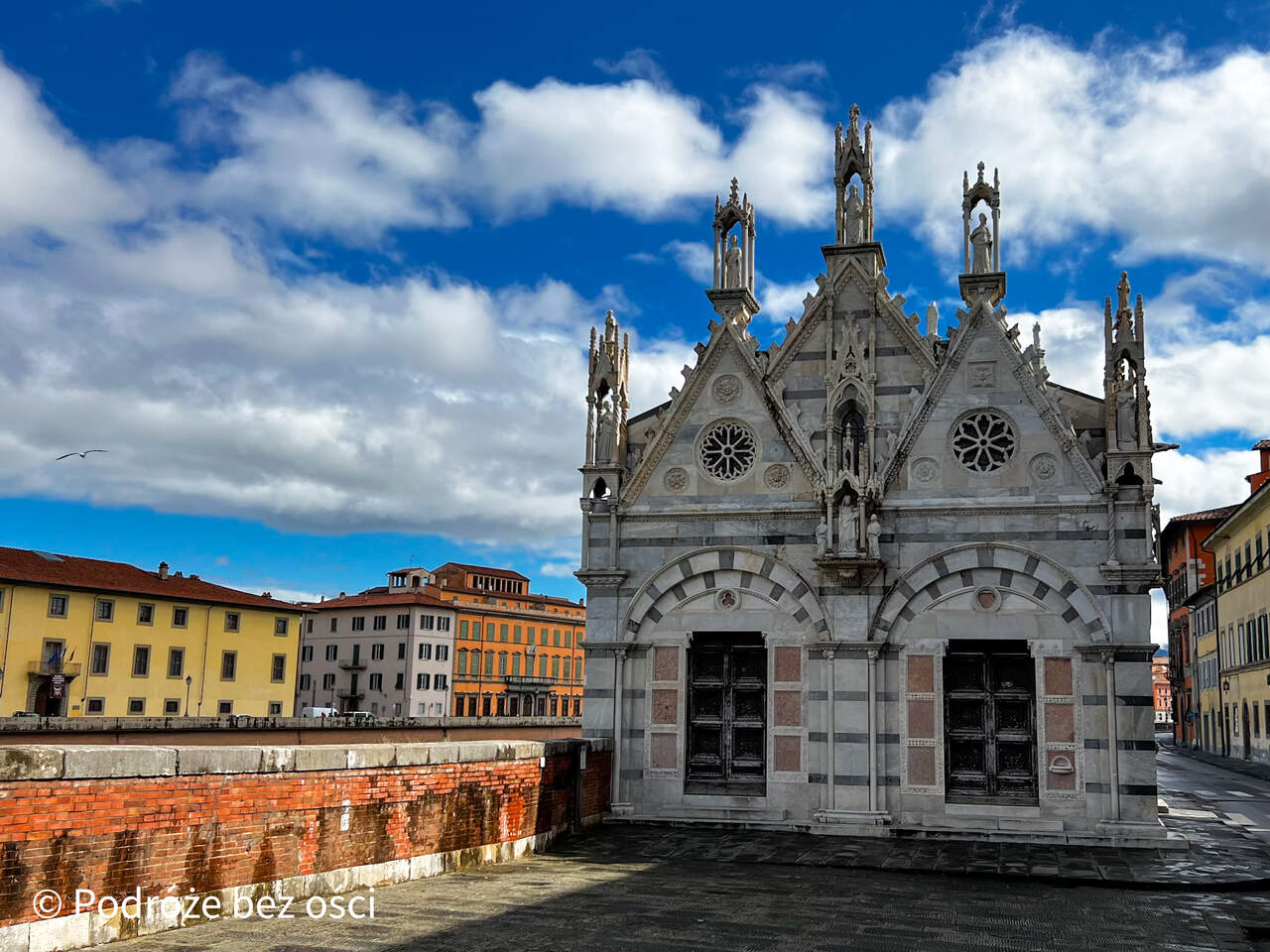 kosciol santa maria della spina piza atrakcje co warto zobaczyc zwiedzic w pizie toskania wlochy przewodnik zabytki zwiedzanie pisa
