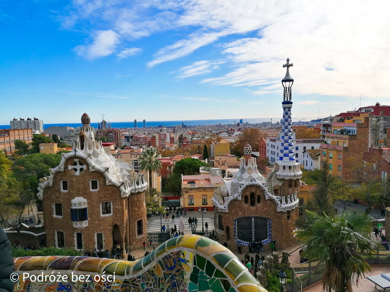 Park Güell w Barcelonie – kolorowe mozaiki i panorama miasta