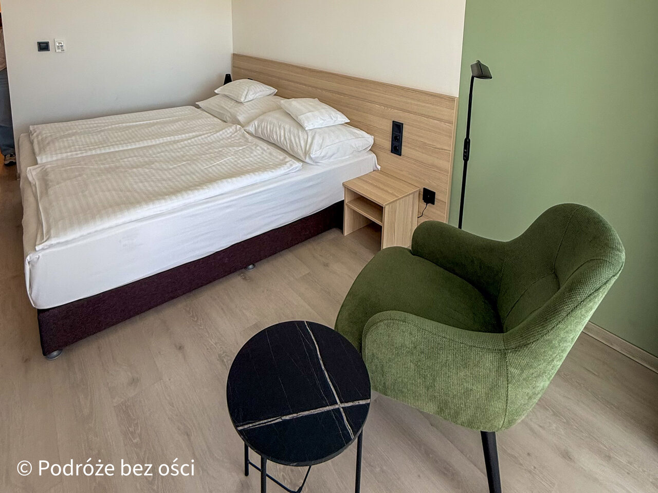 Eger Węgry wakacje rodzinne Hunguest Flóra pokój łóżko  