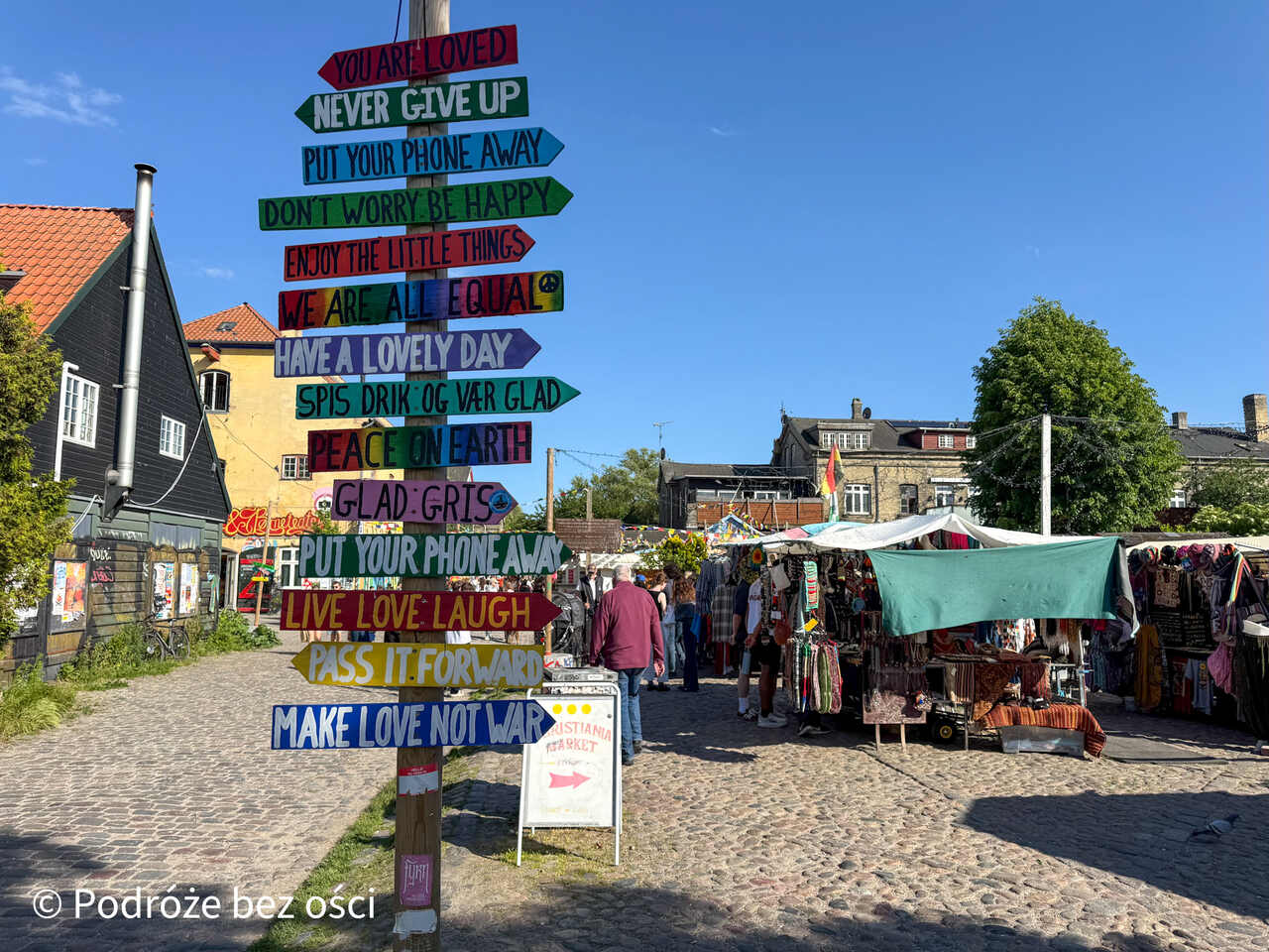 Murale i kolorowe domy w wolnym mieście Christiania w Kopenhadze Murale i kolorowe domy w wolnym mieście Christiania w Kopenhadze